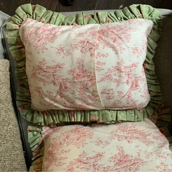 Pair of Rose Ruffled Off White & Pink Toile Pillows - Picture 8 of 12